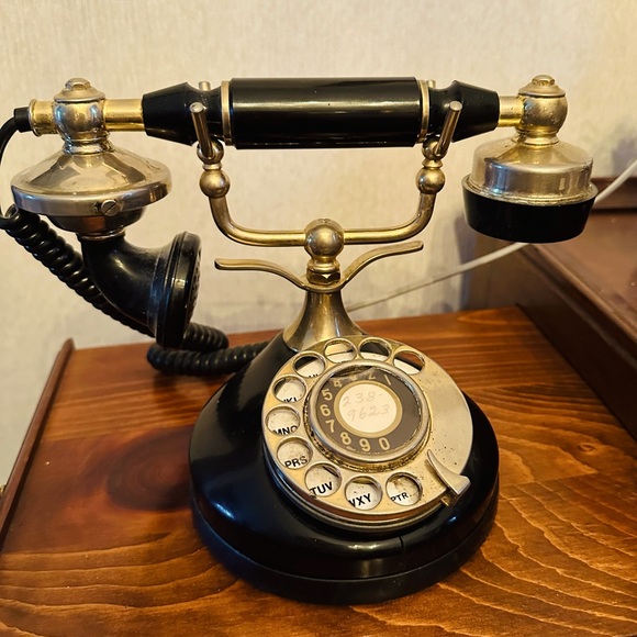 Vintage Phone (wired)Step back in Time !